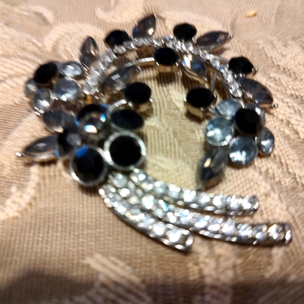 🖤🩶🤍 Sultry Vintage 90's Art Deco Nouveau Rhinestone Brooch - Picture 2 of 11
